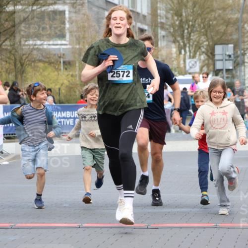 12.04.2026 - 45. Internationalen Wilhelmsburger Insellauf Strokosch-Dieckow http://msf.ph/oto/9460613 12.04.2026 13:19:15 Ziel 3524, 2572, 3587, 4734 meine-sportfotos.de