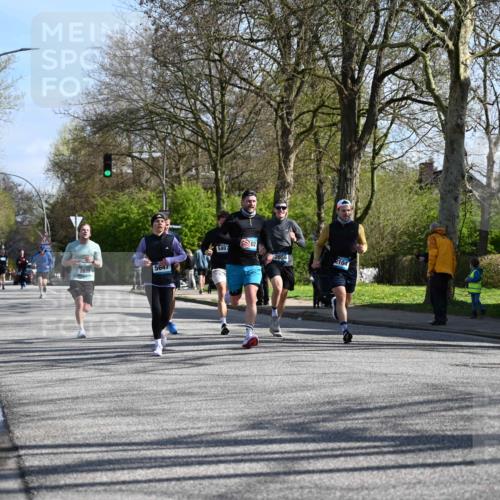 12.04.2026 - 45. Internationalen Wilhelmsburger Insellauf J. Mangold http://msf.ph/oto/9460618 12.04.2026 10:43:14 Ziel 4377, 3086, 3227, 4974, 5705, 2189, 5697, 2813, 4931, 3565, 5337, 2102, 2656, 2104, 5407, 5286, 2039, 3486, 4428, 3022, 4349, 2065, 3345 meine-sportfotos.de