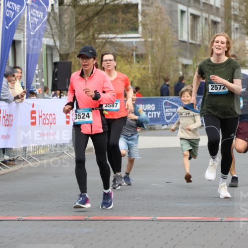 12.04.2026 - 45. Internationalen Wilhelmsburger Insellauf Strokosch-Dieckow http://msf.ph/oto/9460630 12.04.2026 13:19:13 Ziel 3524, 2572, 3587, 4734 meine-sportfotos.de