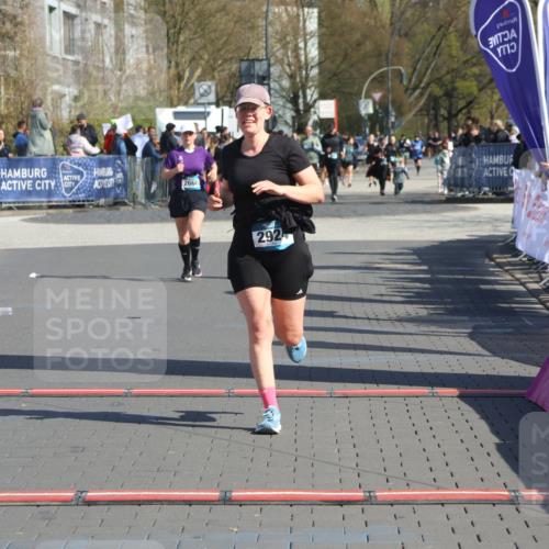 12.04.2026 - 45. Internationalen Wilhelmsburger Insellauf Strokosch-Dieckow http://msf.ph/oto/9460636 12.04.2026 11:08:08 Ziel 2924 meine-sportfotos.de