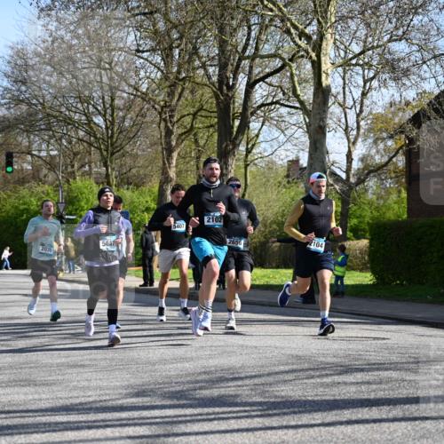 12.04.2026 - 45. Internationalen Wilhelmsburger Insellauf J. Mangold http://msf.ph/oto/9460638 12.04.2026 10:43:15 Ziel 3086, 3227, 4974, 5705, 2189, 5697, 2813, 4931, 3565, 5337, 2102, 2656, 2104, 5407, 5286, 2039, 3486, 4428, 3022, 4349, 2065, 3345, 2073 meine-sportfotos.de