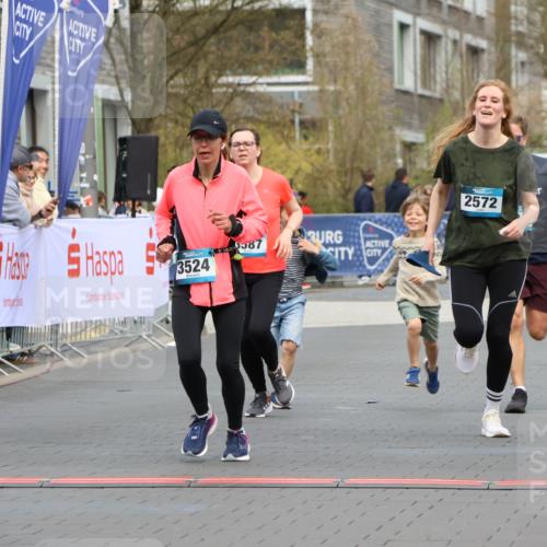 12.04.2026 - 45. Internationalen Wilhelmsburger Insellauf Strokosch-Dieckow http://msf.ph/oto/9460639 12.04.2026 13:19:13 Ziel 3524, 2572, 3587, 4734 meine-sportfotos.de