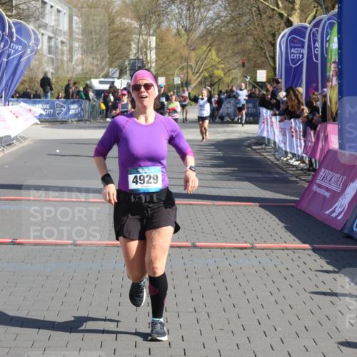 12.04.2026 - 45. Internationalen Wilhelmsburger Insellauf Strokosch-Dieckow http://msf.ph/oto/9460644 12.04.2026 10:50:30 Ziel 4855, 4929 meine-sportfotos.de