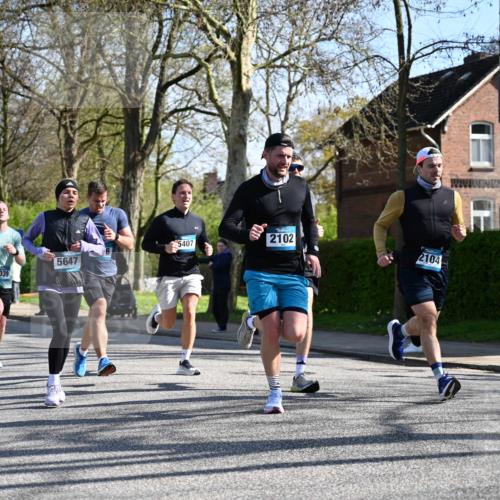 12.04.2026 - 45. Internationalen Wilhelmsburger Insellauf J. Mangold http://msf.ph/oto/9460647 12.04.2026 10:43:16 Ziel 3227, 4974, 5705, 2189, 5697, 2813, 4931, 3565, 5337, 2102, 2656, 2104, 5407, 5286, 2039, 3486, 3486, 4428, 3022, 4349, 2065, 3345, 2073 meine-sportfotos.de
