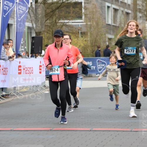 12.04.2026 - 45. Internationalen Wilhelmsburger Insellauf Strokosch-Dieckow http://msf.ph/oto/9460648 12.04.2026 13:19:13 Ziel 3524, 2572, 3587, 4734 meine-sportfotos.de