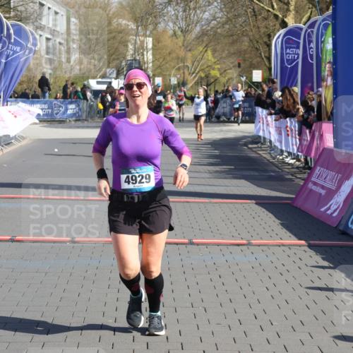 12.04.2026 - 45. Internationalen Wilhelmsburger Insellauf Strokosch-Dieckow http://msf.ph/oto/9460654 12.04.2026 10:50:30 Ziel 4855, 4929 meine-sportfotos.de