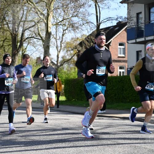 12.04.2026 - 45. Internationalen Wilhelmsburger Insellauf J. Mangold http://msf.ph/oto/9460655 12.04.2026 10:43:16 Ziel 3227, 4974, 5705, 2189, 5697, 2813, 4931, 3565, 5337, 2102, 2656, 2104, 5407, 5286, 2039, 3486, 3486, 4428, 3022, 4349, 2065, 3345, 2073 meine-sportfotos.de