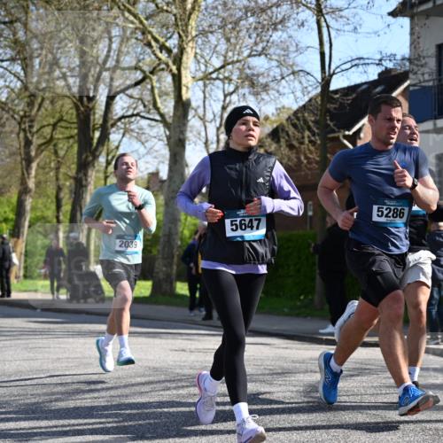 12.04.2026 - 45. Internationalen Wilhelmsburger Insellauf J. Mangold http://msf.ph/oto/9460660 12.04.2026 10:43:17 Ziel 5705, 2189, 5697, 2813, 4931, 3565, 5337, 2102, 2656, 2104, 5407, 5286, 2039, 3486, 4428, 3022, 4349, 2065, 3345, 2073 meine-sportfotos.de