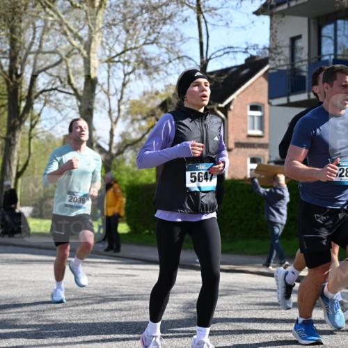 12.04.2026 - 45. Internationalen Wilhelmsburger Insellauf J. Mangold http://msf.ph/oto/9460665 12.04.2026 10:43:18 Ziel 2189, 5697, 2813, 4931, 3565, 5337, 2102, 2656, 2104, 5407, 5286, 2039, 3486, 4428, 3022, 4349, 2065, 3345, 2073 meine-sportfotos.de