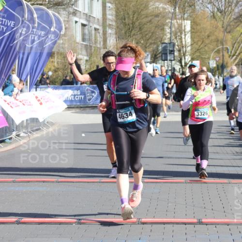 12.04.2026 - 45. Internationalen Wilhelmsburger Insellauf Strokosch-Dieckow http://msf.ph/oto/9460672 12.04.2026 10:50:36 Ziel 4634, 3186, 3326, 3556, 3228, 5041, 5033 meine-sportfotos.de