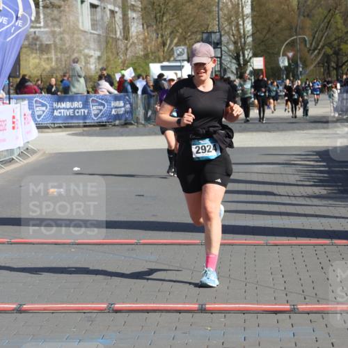 12.04.2026 - 45. Internationalen Wilhelmsburger Insellauf Strokosch-Dieckow http://msf.ph/oto/9460678 12.04.2026 11:08:08 Ziel 2924 meine-sportfotos.de