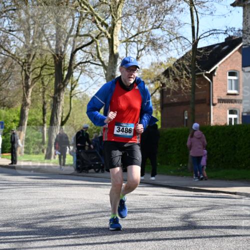12.04.2026 - 45. Internationalen Wilhelmsburger Insellauf J. Mangold http://msf.ph/oto/9460682 12.04.2026 10:43:27 Ziel 5407, 5286, 2039, 3486, 4428, 3022, 4349, 2065, 3345, 2073, 2073, 4829, 4062, 5824 meine-sportfotos.de