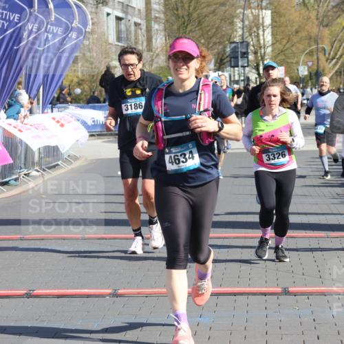 12.04.2026 - 45. Internationalen Wilhelmsburger Insellauf Strokosch-Dieckow http://msf.ph/oto/9460691 12.04.2026 10:50:36 Ziel 4634, 3186, 3326, 3556, 3228, 5041, 5033 meine-sportfotos.de