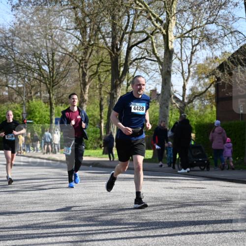 12.04.2026 - 45. Internationalen Wilhelmsburger Insellauf J. Mangold http://msf.ph/oto/9460692 12.04.2026 10:43:31 Ziel 2039, 3486, 4428, 3022, 4349, 2065, 3345, 2073, 4829, 4829, 4062, 5824, 3356 meine-sportfotos.de