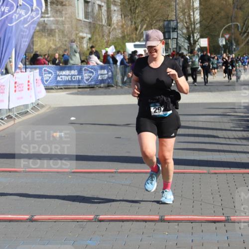 12.04.2026 - 45. Internationalen Wilhelmsburger Insellauf Strokosch-Dieckow http://msf.ph/oto/9460694 12.04.2026 11:08:09 Ziel 2924 meine-sportfotos.de