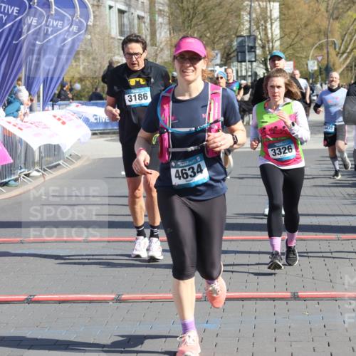 12.04.2026 - 45. Internationalen Wilhelmsburger Insellauf Strokosch-Dieckow http://msf.ph/oto/9460698 12.04.2026 10:50:36 Ziel 4634, 3186, 3326, 3556, 3228, 5041, 5033 meine-sportfotos.de