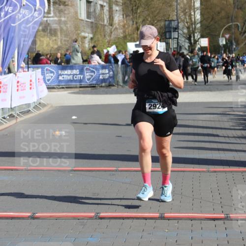 12.04.2026 - 45. Internationalen Wilhelmsburger Insellauf Strokosch-Dieckow http://msf.ph/oto/9460700 12.04.2026 11:08:09 Ziel 2924 meine-sportfotos.de