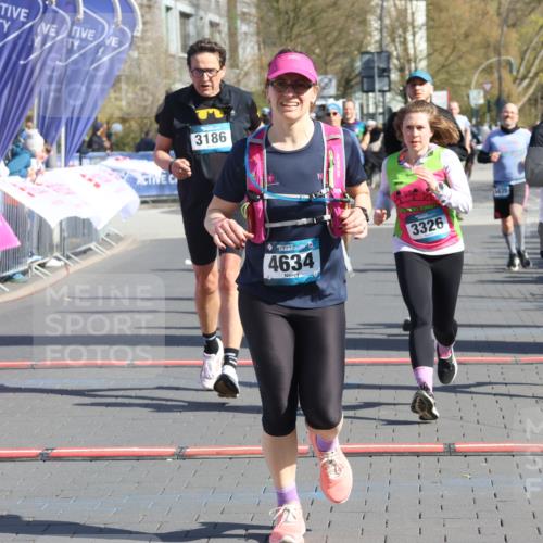 12.04.2026 - 45. Internationalen Wilhelmsburger Insellauf Strokosch-Dieckow http://msf.ph/oto/9460706 12.04.2026 10:50:36 Ziel 4634, 3186, 3326, 3556, 3228, 5041, 5033 meine-sportfotos.de