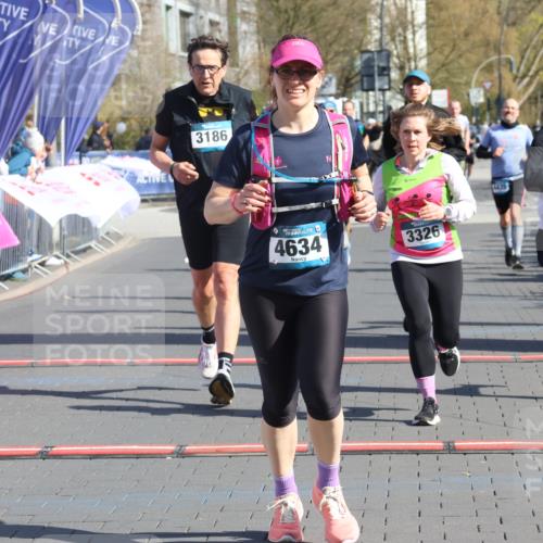 12.04.2026 - 45. Internationalen Wilhelmsburger Insellauf Strokosch-Dieckow http://msf.ph/oto/9460714 12.04.2026 10:50:37 Ziel 4634, 3186, 3326, 3556, 3228, 5041, 5033, 4435 meine-sportfotos.de
