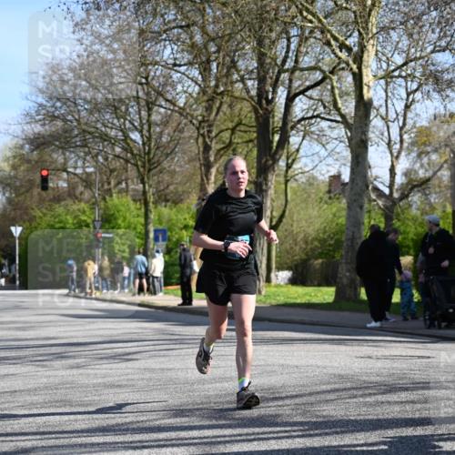 12.04.2026 - 45. Internationalen Wilhelmsburger Insellauf J. Mangold http://msf.ph/oto/9460717 12.04.2026 10:43:34 Ziel 3486, 4428, 3022, 4349, 2065, 3345, 2073, 4829, 4062, 4062, 5824, 3356 meine-sportfotos.de