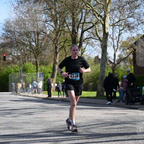 12.04.2026 - 45. Internationalen Wilhelmsburger Insellauf J. Mangold http://msf.ph/oto/9460722 12.04.2026 10:43:34 Ziel 3486, 4428, 3022, 4349, 2065, 3345, 2073, 4829, 4062, 4062, 5824, 3356 meine-sportfotos.de