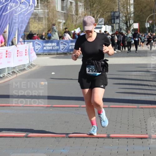 12.04.2026 - 45. Internationalen Wilhelmsburger Insellauf Strokosch-Dieckow http://msf.ph/oto/9460726 12.04.2026 11:08:09 Ziel 2924 meine-sportfotos.de
