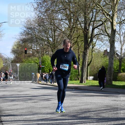 12.04.2026 - 45. Internationalen Wilhelmsburger Insellauf J. Mangold http://msf.ph/oto/9460733 12.04.2026 10:43:42 Ziel 4428, 3022, 4349, 2065, 3345, 2073, 4829, 4062, 5824, 3356, 5766, 5775 meine-sportfotos.de