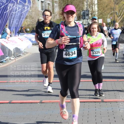12.04.2026 - 45. Internationalen Wilhelmsburger Insellauf Strokosch-Dieckow http://msf.ph/oto/9460734 12.04.2026 10:50:37 Ziel 4634, 3186, 3326, 3556, 3228, 5041, 5033, 4435 meine-sportfotos.de