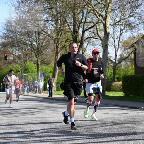 12.04.2026 - 45. Internationalen Wilhelmsburger Insellauf J. Mangold http://msf.ph/oto/9460750 12.04.2026 10:43:53 Ziel 2065, 3345, 2073, 4829, 4062, 5824, 3356, 5766, 5775, 3662, 2911, 4934, 2940 meine-sportfotos.de