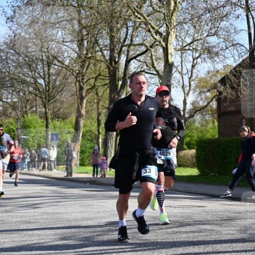 12.04.2026 - 45. Internationalen Wilhelmsburger Insellauf J. Mangold http://msf.ph/oto/9460756 12.04.2026 10:43:53 Ziel 2065, 3345, 2073, 4829, 4062, 5824, 3356, 5766, 5775, 3662, 2911, 4934, 2940 meine-sportfotos.de