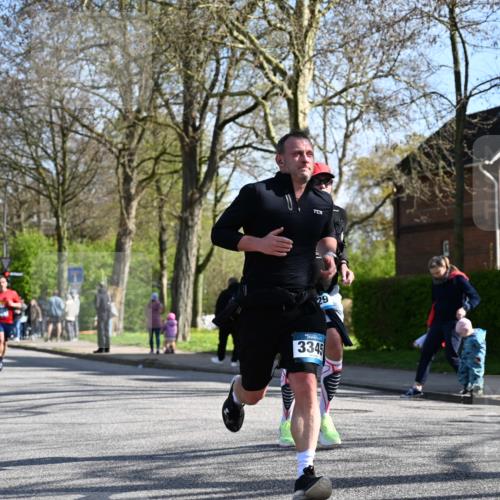 12.04.2026 - 45. Internationalen Wilhelmsburger Insellauf J. Mangold http://msf.ph/oto/9460758 12.04.2026 10:43:53 Ziel 2065, 3345, 2073, 4829, 4062, 5824, 3356, 5766, 5775, 3662, 2911, 4934, 2940 meine-sportfotos.de