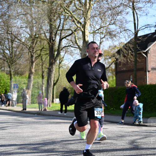 12.04.2026 - 45. Internationalen Wilhelmsburger Insellauf J. Mangold http://msf.ph/oto/9460759 12.04.2026 10:43:53 Ziel 2065, 3345, 2073, 4829, 4062, 5824, 3356, 5766, 5775, 3662, 2911, 4934, 2940 meine-sportfotos.de