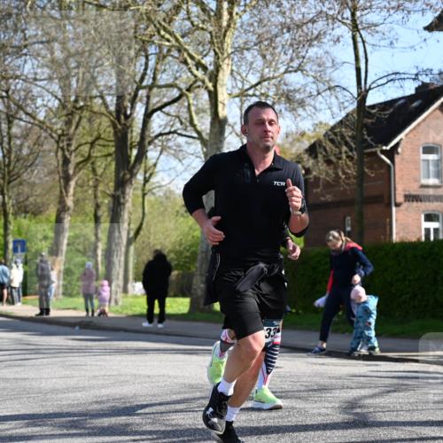 12.04.2026 - 45. Internationalen Wilhelmsburger Insellauf J. Mangold http://msf.ph/oto/9460761 12.04.2026 10:43:53 Ziel 2065, 3345, 2073, 4829, 4062, 5824, 3356, 5766, 5775, 3662, 2911, 4934, 2940 meine-sportfotos.de