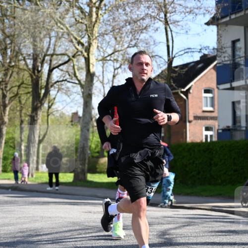 12.04.2026 - 45. Internationalen Wilhelmsburger Insellauf J. Mangold http://msf.ph/oto/9460763 12.04.2026 10:43:53 Ziel 2065, 3345, 2073, 4829, 4062, 5824, 3356, 5766, 5775, 3662, 2911, 4934, 2940 meine-sportfotos.de