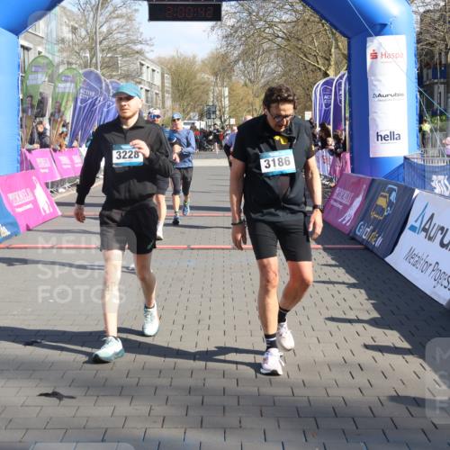 12.04.2026 - 45. Internationalen Wilhelmsburger Insellauf Strokosch-Dieckow http://msf.ph/oto/9460766 12.04.2026 10:50:41 Ziel 3186, 3326, 3556, 3228, 5041, 5033, 4435, 2720, 3234, 3855 meine-sportfotos.de