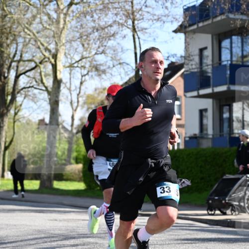 12.04.2026 - 45. Internationalen Wilhelmsburger Insellauf J. Mangold http://msf.ph/oto/9460767 12.04.2026 10:43:54 Ziel 2065, 3345, 2073, 4829, 4062, 5824, 3356, 5766, 5775, 3662, 2911, 4934, 2940, 4815, 4758, 5009 meine-sportfotos.de