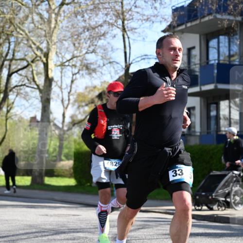 12.04.2026 - 45. Internationalen Wilhelmsburger Insellauf J. Mangold http://msf.ph/oto/9460768 12.04.2026 10:43:54 Ziel 2065, 3345, 2073, 4829, 4062, 5824, 3356, 5766, 5775, 3662, 2911, 4934, 2940, 4815, 4758, 5009 meine-sportfotos.de