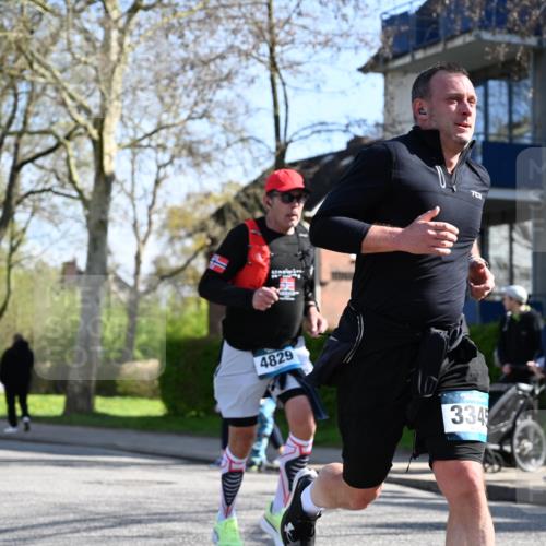 12.04.2026 - 45. Internationalen Wilhelmsburger Insellauf J. Mangold http://msf.ph/oto/9460770 12.04.2026 10:43:54 Ziel 2065, 3345, 2073, 4829, 4062, 5824, 3356, 5766, 5775, 3662, 2911, 4934, 2940, 4815, 4758, 5009 meine-sportfotos.de