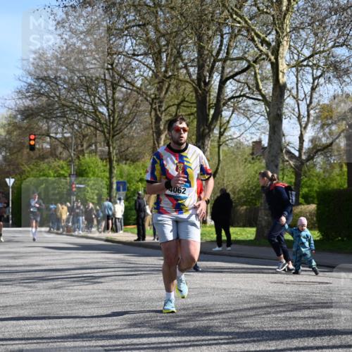 12.04.2026 - 45. Internationalen Wilhelmsburger Insellauf J. Mangold http://msf.ph/oto/9460772 12.04.2026 10:43:56 Ziel 2065, 3345, 2073, 4829, 4062, 5824, 3356, 5766, 5775, 3662, 2911, 4934, 2940, 4815, 4758, 5009, 4906 meine-sportfotos.de