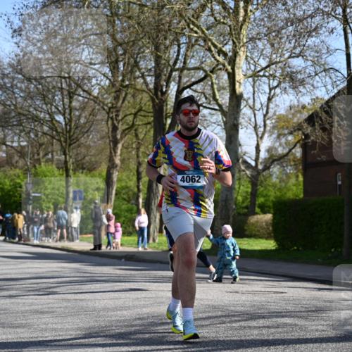12.04.2026 - 45. Internationalen Wilhelmsburger Insellauf J. Mangold http://msf.ph/oto/9460781 12.04.2026 10:43:56 Ziel 2065, 3345, 2073, 4829, 4062, 5824, 3356, 5766, 5775, 3662, 2911, 4934, 2940, 4815, 4758, 5009, 4906 meine-sportfotos.de