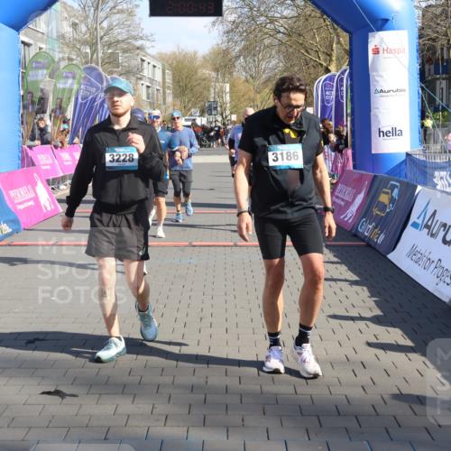 12.04.2026 - 45. Internationalen Wilhelmsburger Insellauf Strokosch-Dieckow http://msf.ph/oto/9460789 12.04.2026 10:50:41 Ziel 3186, 3326, 3556, 3228, 5041, 5033, 4435, 2720, 3234, 3855 meine-sportfotos.de