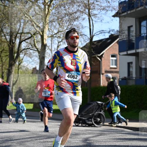 12.04.2026 - 45. Internationalen Wilhelmsburger Insellauf J. Mangold http://msf.ph/oto/9460792 12.04.2026 10:43:57 Ziel 2065, 3345, 2073, 4829, 4062, 5824, 3356, 5766, 5775, 3662, 2911, 4934, 2940, 4815, 4758, 5009, 4906 meine-sportfotos.de