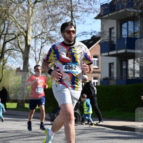 12.04.2026 - 45. Internationalen Wilhelmsburger Insellauf J. Mangold http://msf.ph/oto/9460795 12.04.2026 10:43:57 Ziel 2065, 3345, 2073, 4829, 4062, 5824, 3356, 5766, 5775, 3662, 2911, 4934, 2940, 4815, 4758, 5009, 4906 meine-sportfotos.de