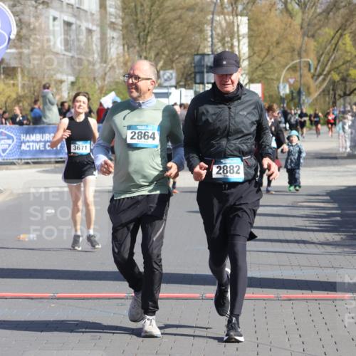 12.04.2026 - 45. Internationalen Wilhelmsburger Insellauf Strokosch-Dieckow http://msf.ph/oto/9460801 12.04.2026 11:08:26 Ziel 2882, 2864, 3671 meine-sportfotos.de