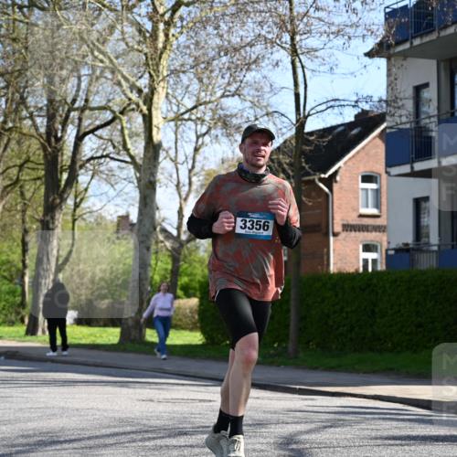 12.04.2026 - 45. Internationalen Wilhelmsburger Insellauf J. Mangold http://msf.ph/oto/9460807 12.04.2026 10:44:05 Ziel 4829, 4062, 5824, 3356, 5766, 5775, 3662, 2911, 4934, 2940, 4815, 4758, 5009, 4906, 5805, 2920 meine-sportfotos.de