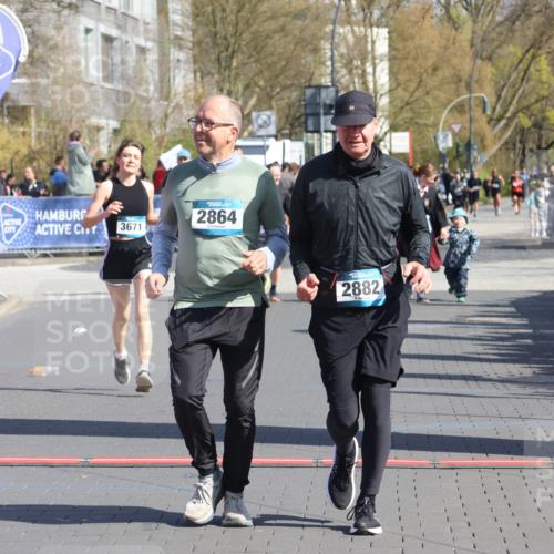12.04.2026 - 45. Internationalen Wilhelmsburger Insellauf Strokosch-Dieckow http://msf.ph/oto/9460808 12.04.2026 11:08:27 Ziel 2882, 2864, 3671 meine-sportfotos.de