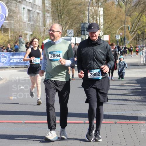 12.04.2026 - 45. Internationalen Wilhelmsburger Insellauf Strokosch-Dieckow http://msf.ph/oto/9460817 12.04.2026 11:08:27 Ziel 2882, 2864, 3671 meine-sportfotos.de