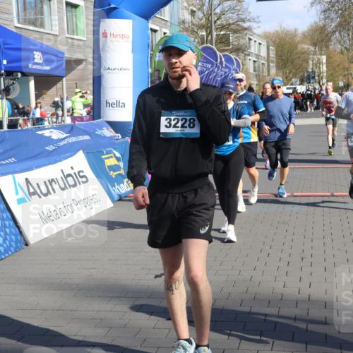 12.04.2026 - 45. Internationalen Wilhelmsburger Insellauf Strokosch-Dieckow http://msf.ph/oto/9460819 12.04.2026 10:50:42 Ziel 3228, 5041, 5033, 4435, 2720, 3234, 3855 meine-sportfotos.de