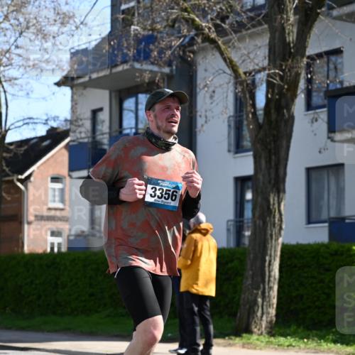 12.04.2026 - 45. Internationalen Wilhelmsburger Insellauf J. Mangold http://msf.ph/oto/9460820 12.04.2026 10:44:06 Ziel 4829, 4062, 5824, 3356, 5766, 5775, 3662, 2911, 4934, 2940, 4815, 4758, 5009, 4815, 4758, 5009, 4906, 5805, 2920 meine-sportfotos.de