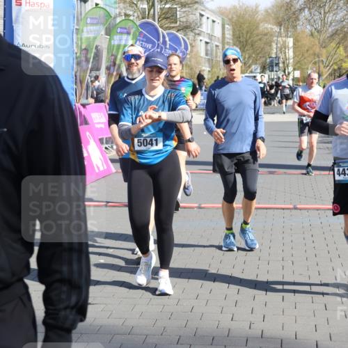 12.04.2026 - 45. Internationalen Wilhelmsburger Insellauf Strokosch-Dieckow http://msf.ph/oto/9460828 12.04.2026 10:50:44 Ziel 5033, 4435, 2720, 3234, 3855 meine-sportfotos.de